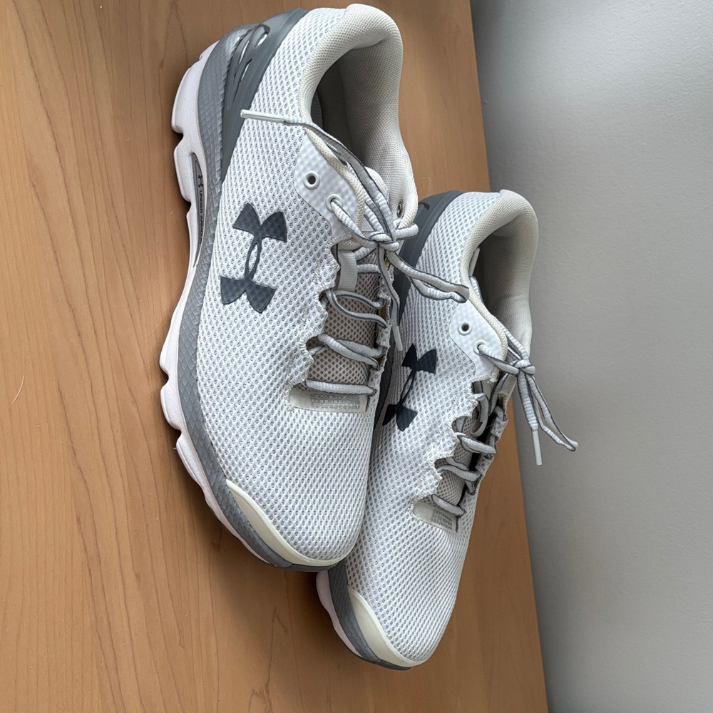 BNNU Under Armour Light Gray and White Athletic Shoes Women’s 9.5